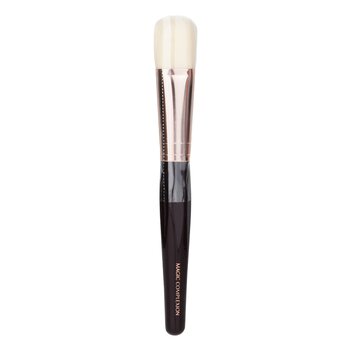 Charlotte Tilbury - Magic Complexion Brush Image 2