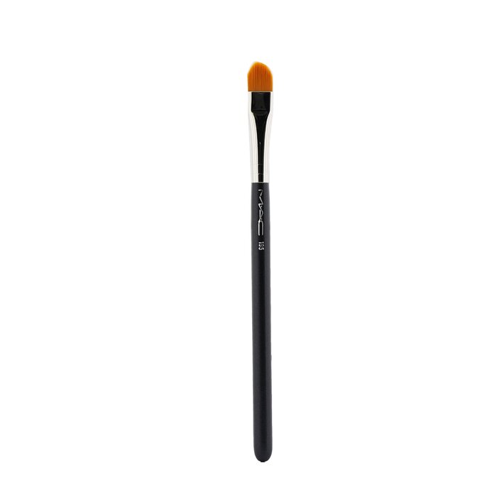 MAC 195 Synthetic Concealer Brush Picture ColorProduct Thumbnail
