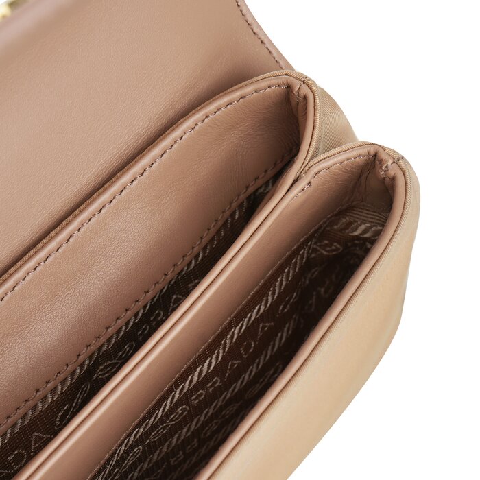 プラダ Prada Prada Plain Leather Logo Handbag 1BD144 NudeProduct Thumbnail