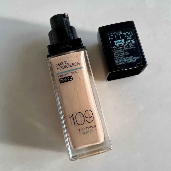 Maybelline New York Fit Me Matte Light Pore Matte Foundation SPF22 ...